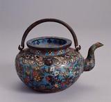 中文品名：掐絲琺瑯花卉紋茶壺