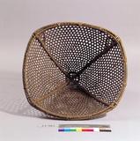 籠（籐背籃）族語名稱：yungku英文名稱：Rattan Basket