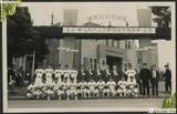1959年第三屆亞洲棒球錦標賽中華民國代表隊於明治神宮棒球場外合影留念。
