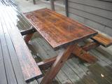 木雕一館後的木桌