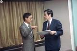 事件標題:陸委會副主委馬英九(右)與海基會副秘書長陳榮傑交換意見