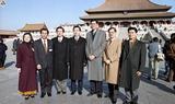 事件標題:「焦唐會談」於北京正式展開，圖中為我方代表參觀故宮的合照