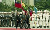 事件標題:聖多美普林西比共和國總統陀沃達伉儷訪華，在隆重的軍禮歡迎儀式