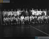民國43年2月23日中港菲三角籃球賽，中華民國克難隊獲勝，圖為中菲二隊合影。