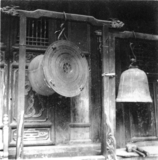 緬寺內之銅鼓與鐘