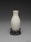 十七世紀 白瓷劃花瓶