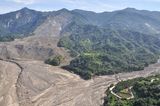 莫拉克颱風大水災引發大山崩。