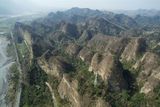 十八羅漢山之地形為典型礫岩惡地。