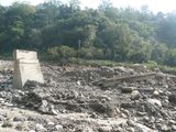 莫拉克颱風八八水災毀壞之綠茂橋。