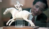 事件標題:國立歷史博物館推出「中國古代陶俑研究特展」，圖為唐代『彩繪打毬俑』（B-015-0555）