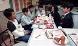 事件標題:青少年學生在速食店聚會（B-015-2808）