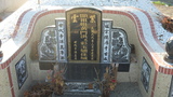 Tombstone of 黃 (HUANG2) family at Taiwan, Pingdongxian, Donggangxiang, Xiaoliuqiu, seaside north. The tombstone-ID is 20831; 台灣，屏東縣，東港鄉，小琉球，北部海灘，黃姓之墓碑。