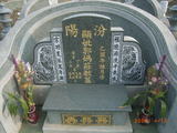 Tombstone of 郭 (GUO1) family at Taiwan, Jiayixian, Budaizhen, north of village, east of Coastal Highway 17, partially under water. The tombstone-ID is 9562; 台灣，嘉義縣，布袋鎮，鎮北方，台17號東方，部份泡在水中，郭姓之墓碑。