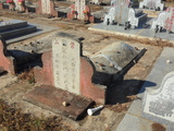 Tombstone of  (DAI4) family at Taiwan, Jinmenxian, Jinshazhen, Jinsha Public Cemetery. The tombstone-ID is 24681; xWAAFAFӡAmӸOC