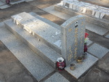 Tombstone of B (LIU2) family at Taiwan, Jinmenxian, Lieyuxiang, Lieyu Public Graveyard. The tombstone-ID is 24936; xWAAPmAPӡABmӸOC