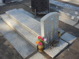 Tombstone of x (HONG2) family at Taiwan, Jinmenxian, Lieyuxiang, Lieyu Public Graveyard. The tombstone-ID is 24939; xWAAPmAPӡAxmӸOC