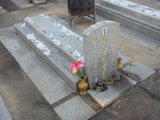 Tombstone of f (LV3) family at Taiwan, Jinmenxian, Lieyuxiang, Lieyu Public Graveyard. The tombstone-ID is 24963; xWAAPmAPӡAfmӸOC
