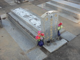 Tombstone of x (HONG2) family at Taiwan, Jinmenxian, Lieyuxiang, Lieyu Public Graveyard. The tombstone-ID is 24964; xWAAPmAPӡAxmӸOC