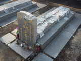 Tombstone of LK (LIN2YUAN1) family at Taiwan, Jinmenxian, Lieyuxiang, Lieyu Public Graveyard. The tombstone-ID is 24972; xWAAPmAPӡALKmӸOC