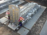 Tombstone of x (HONG2) family at Taiwan, Jinmenxian, Lieyuxiang, Lieyu Public Graveyard. The tombstone-ID is 24976; xWAAPmAPӡAxmӸOC