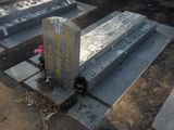 Tombstone of d (WU2) family at Taiwan, Jinmenxian, Lieyuxiang, Lieyu Public Graveyard. The tombstone-ID is 24978; xWAAPmAPӡAdmӸOC