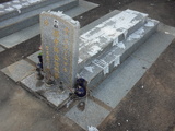 Tombstone of x (HONG2) family at Taiwan, Jinmenxian, Lieyuxiang, Lieyu Public Graveyard. The tombstone-ID is 24982; xWAAPmAPӡAxmӸOC