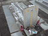 Tombstone of x (HONG2) family at Taiwan, Jinmenxian, Lieyuxiang, Lieyu Public Graveyard. The tombstone-ID is 24995; xWAAPmAPӡAxmӸOC