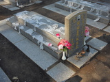 Tombstone of f (LV3) family at Taiwan, Jinmenxian, Lieyuxiang, Lieyu Public Graveyard. The tombstone-ID is 25025; xWAAPmAPӡAfmӸOC