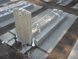 Tombstone of x (HONG2) family at Taiwan, Jinmenxian, Lieyuxiang, Lieyu Public Graveyard. The tombstone-ID is 25034; xWAAPmAPӡAxmӸOC