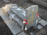 Tombstone of d (WU2) family at Taiwan, Jinmenxian, Lieyuxiang, Lieyu Public Graveyard. The tombstone-ID is 25049; xWAAPmAPӡAdmӸOC