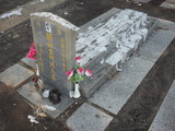Tombstone of K (YUAN2) family at Taiwan, Jinmenxian, Lieyuxiang, Lieyu Public Graveyard. The tombstone-ID is 25063; xWAAPmAPӡAKmӸOC
