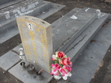 Tombstone of L (LIN2) family at Taiwan, Jinmenxian, Lieyuxiang, Lieyu Public Graveyard. The tombstone-ID is 25098; xWAAPmAPӡALmӸOC