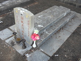 Tombstone of x (HONG2) family at Taiwan, Jinmenxian, Lieyuxiang, Lieyu Public Graveyard. The tombstone-ID is 25105; xWAAPmAPӡAxmӸOC