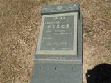 Tombstone of B (LIU2) family at Taiwan, Jinmenxian, Jinhuzhen, Military Graveyard Taiwu Gongmu. The tombstone-ID is 24189; xWAAAӪZӤxӡABmӸOC