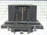 Tombstone of i (ZHANG1) family at Taiwan, Taibeixian, Sanzhixian, graveyard with linguta. The tombstone-ID is 26037; xWAx_AT۶mAӶBtFAimӸOC