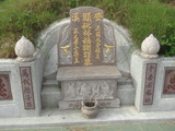 Tombstone of L (LIN2) family at Taiwan, Zhanghuaxian, Xiushuixiang, Zengcuo, south of Highway 142. The tombstone-ID is 27375; xWAƿAqmAA142DnALmӸOC