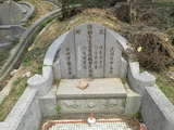 Tombstone of  (DONG3) family at Taiwan, Xinzhushi, Guangmingli, Xinzhushi 1st public graveyard. The tombstone-ID is 31633; xWAsˡAAs˥Ĥ@ӡAmӸOC