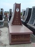 Tombstone of d (WU2) family at Taiwan, Tainanshi, Nanqu, Protestant Cementary. The tombstone-ID is 5073; xWAxnAзsйӶAdmӸOC
