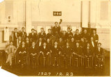 鄧雨賢(前排左一)任教於台北日新公學...