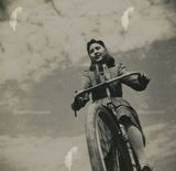 日治時代騎單車的女子
