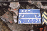 文件名稱:圖704 P3探坑出土的陶...